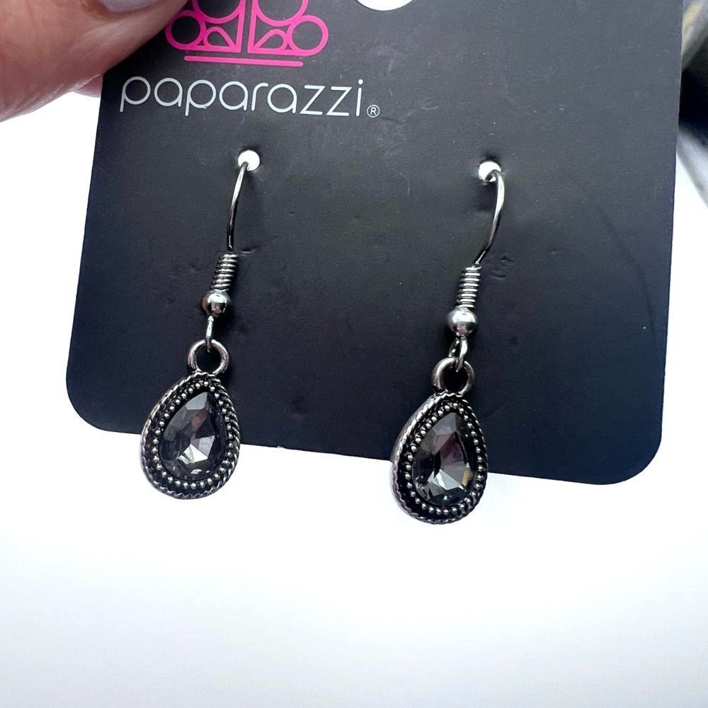 5/$25 Paparazzi Silver Teardrop Earrings - Picture 4 of 4